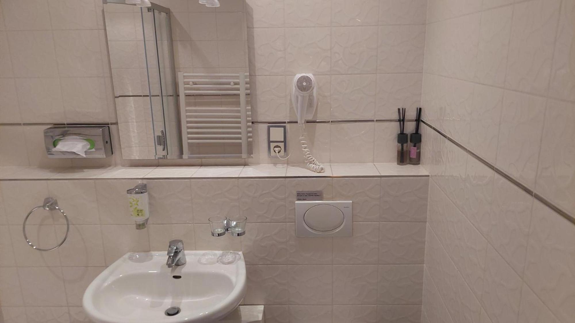 Die Villa, Zimmer 17, Dz 勒沃库森 外观 照片