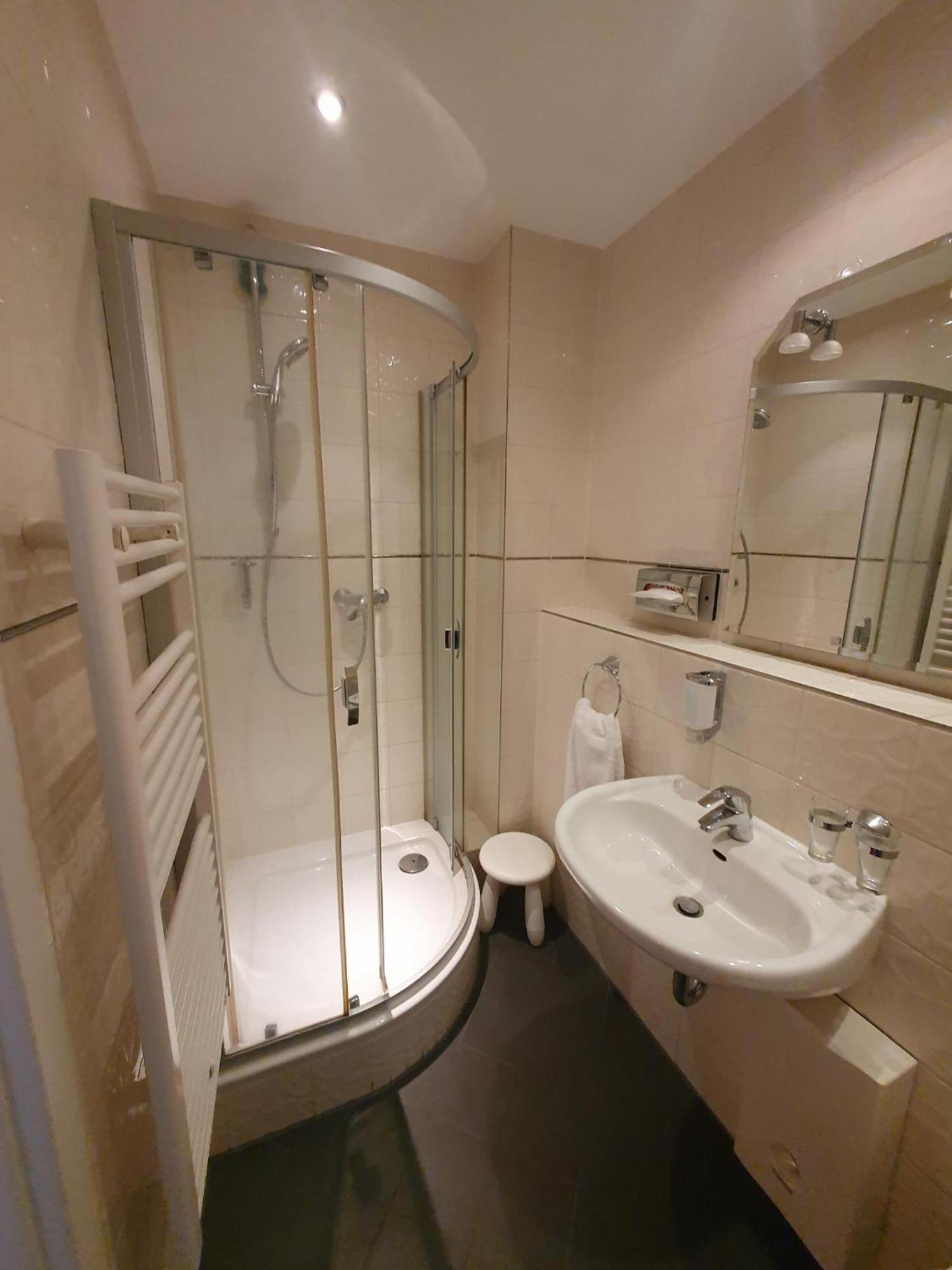 Die Villa, Zimmer 17, Dz 勒沃库森 外观 照片
