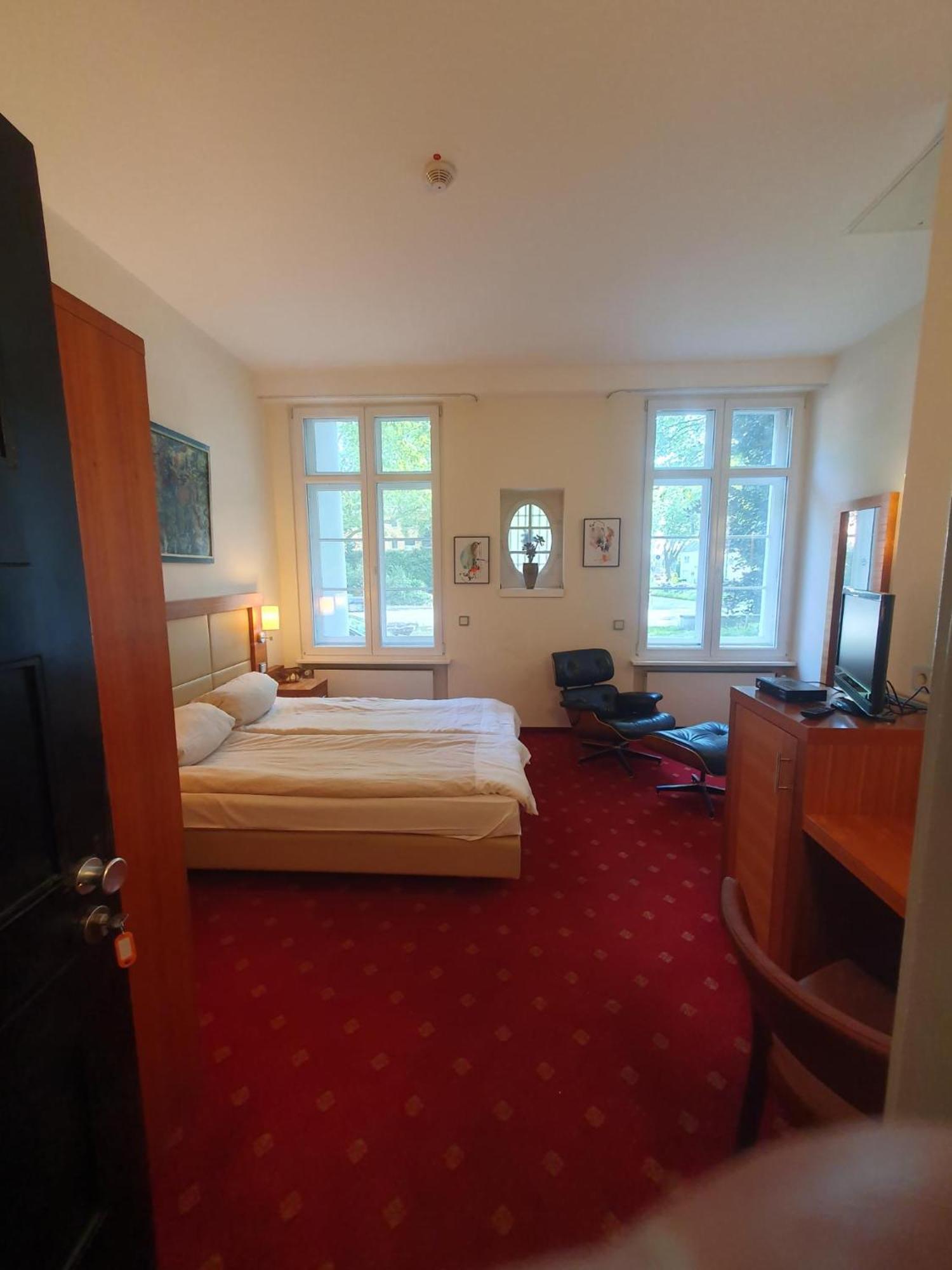Die Villa, Zimmer 17, Dz 勒沃库森 外观 照片