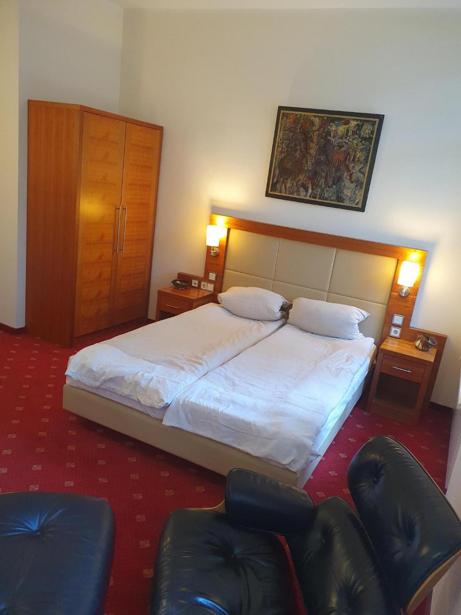 Die Villa, Zimmer 17, Dz 勒沃库森 外观 照片