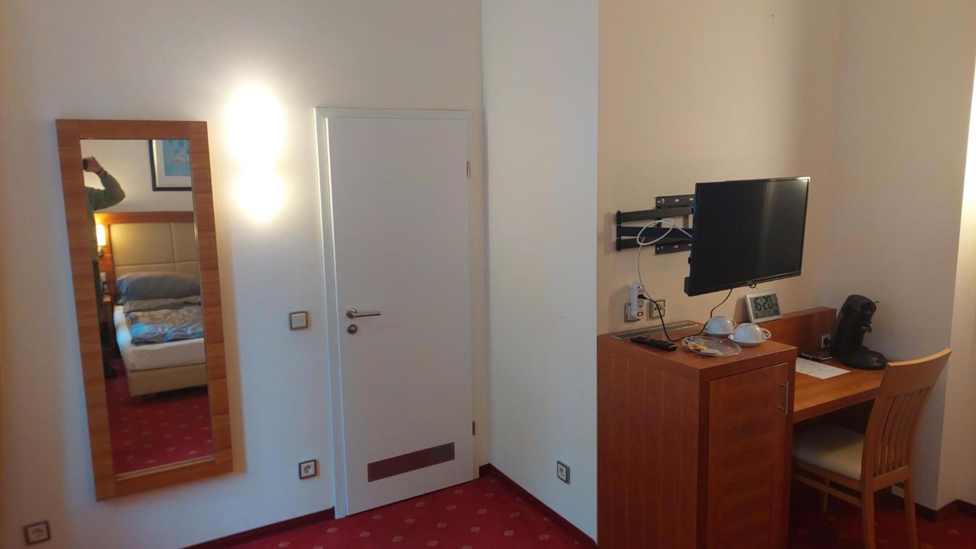 Die Villa, Zimmer 17, Dz 勒沃库森 外观 照片