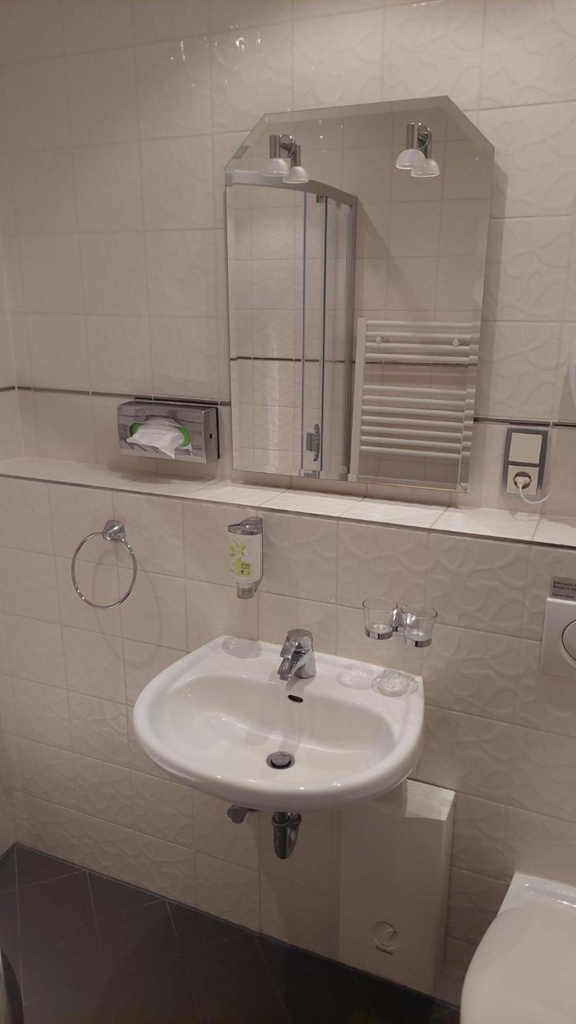 Die Villa, Zimmer 17, Dz 勒沃库森 外观 照片