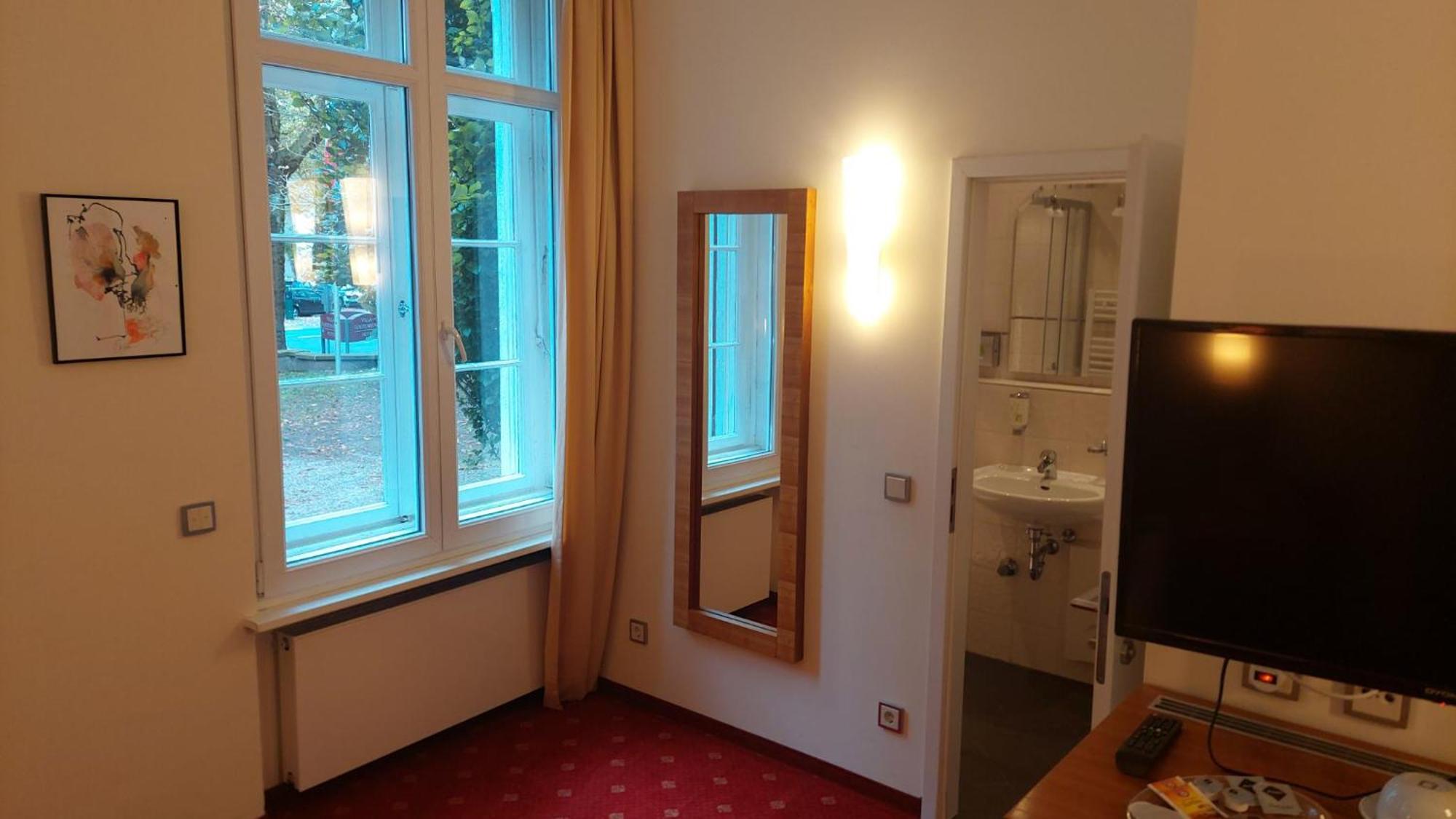 Die Villa, Zimmer 17, Dz 勒沃库森 外观 照片